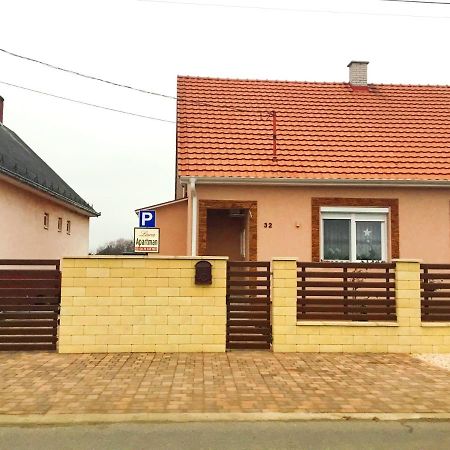 Lara Apartman Kisvárda Zewnętrze zdjęcie